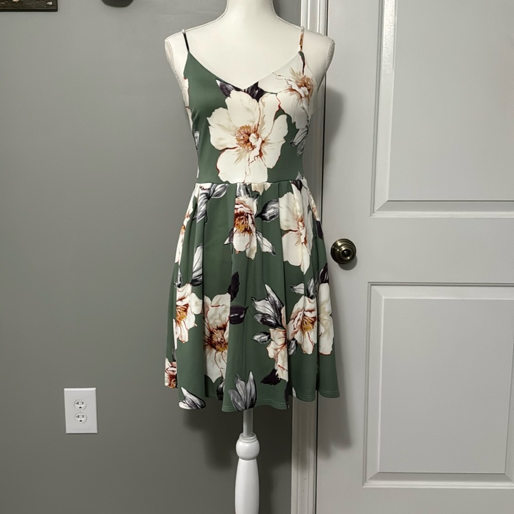 Soprano- floral dress- Medium (juniors)